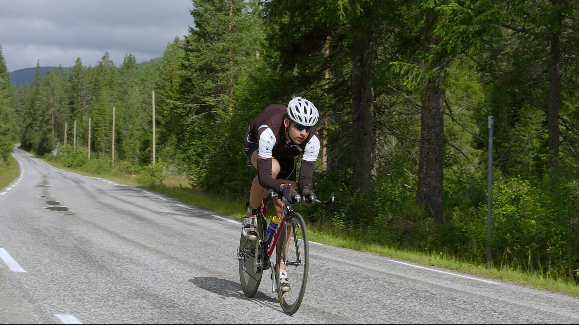 “极速直线：冲刺赛道的疯狂瞬间”，极速冲刺是什么意思