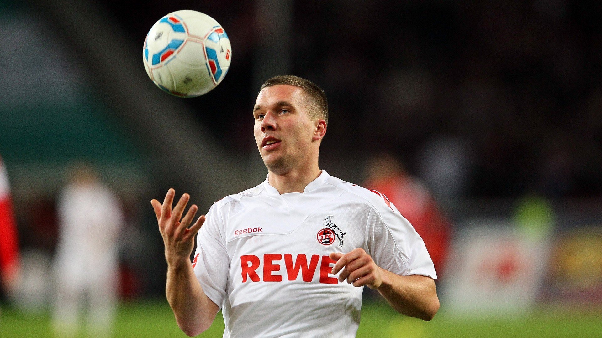 全国足球场地绿化技术应用创新,打造“绿色运动场”,足球场绿色草坪背景图